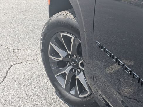 Used 2022 Chevrolet Suburban Z71 image 9