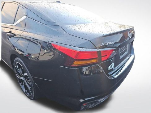 Used 2023 Nissan Altima 2.5 SR w/ SR Premium Package image 14