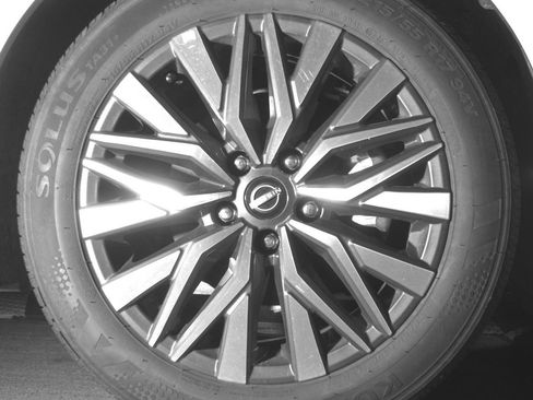 Used 2025 Nissan Altima 2.5 SV FWD image 13