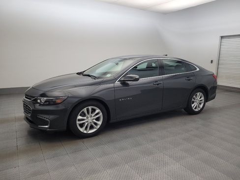 Used 2018 Chevrolet Malibu LT FWD image 2