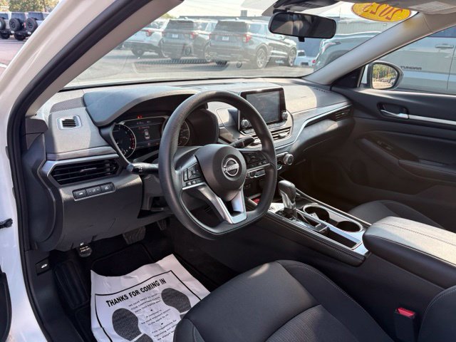 Used 2023 Nissan Altima 2.5 SV FWD image 3