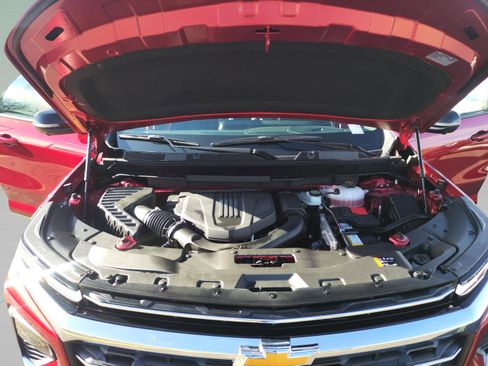 Used 2024 Chevrolet Traverse LT w/ Trailering Package image 18