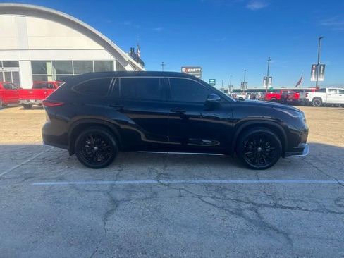 Used 2023 Toyota Highlander XSE image 17