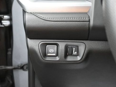 Used 2023 GMC Acadia SLE w/ Driver Convenience Package FWD image 31