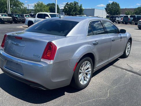 Used 2016 Chrysler 300 C RWD image 5