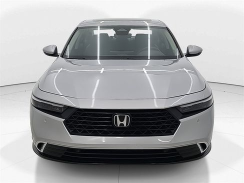 Used 2023 Honda Accord Touring image 2