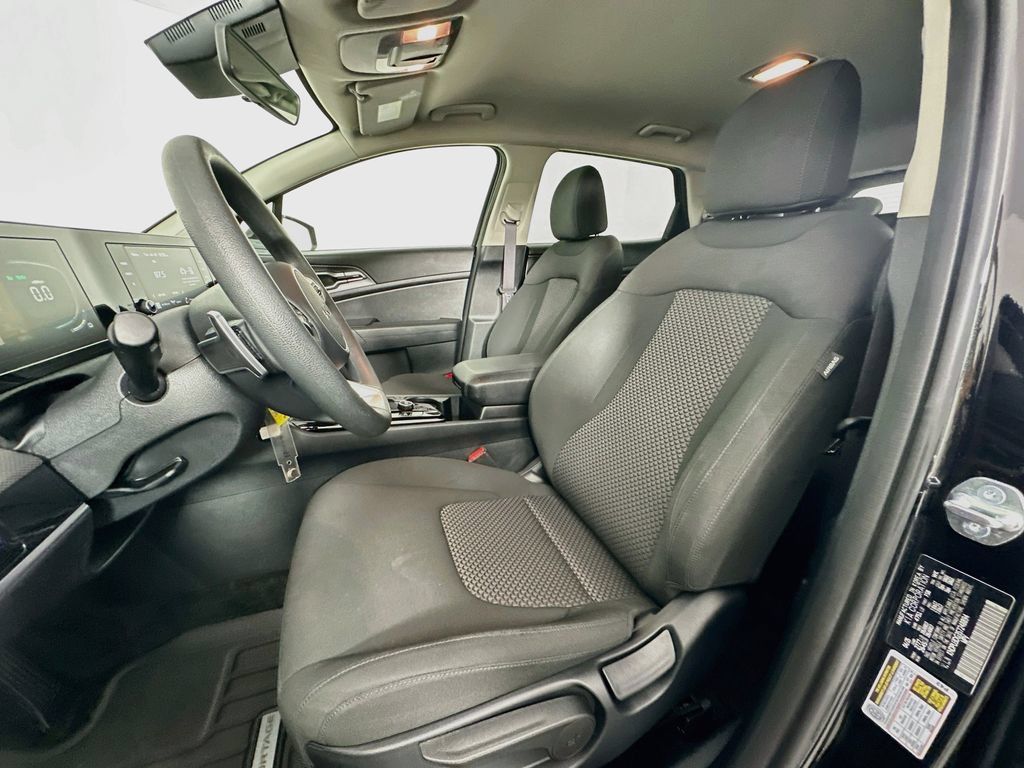 Used 2025 Kia Sportage LX FWD image 20