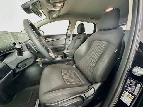 Used 2025 Kia Sportage LX FWD image 20