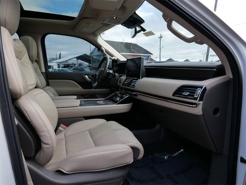 Used 2023 Lincoln Navigator Reserve image 8