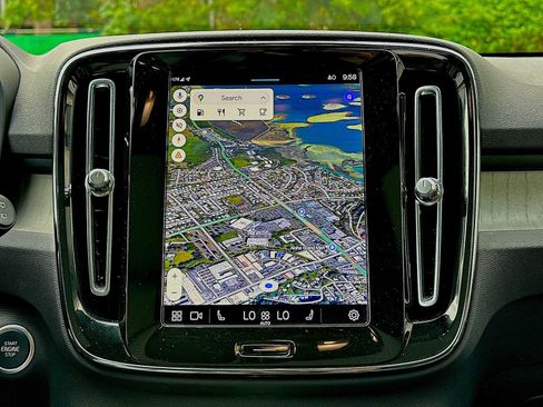 Used 2024 Volvo XC40 B5 Core image 20