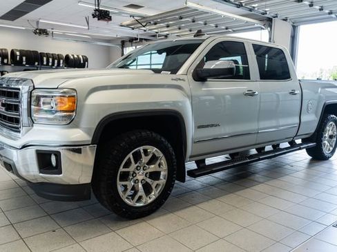 Used 2015 GMC Sierra 1500 SLT w/ SLT Crew Cab Value Package AWD/4WD image 3