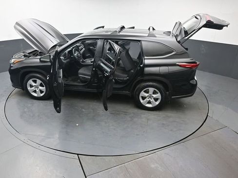 Certified 2022 Toyota Highlander LE image 47