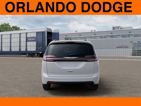 New 2026 Chrysler Pacifica Pinnacle image 7