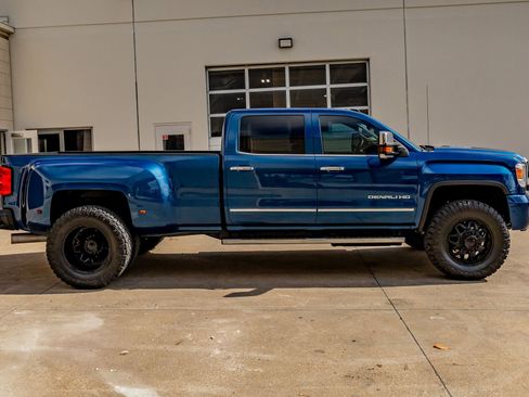 Used 2015 GMC Sierra 3500 Denali w/ Duramax Plus Package image 11
