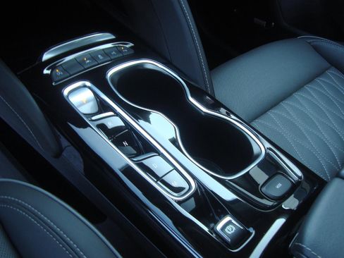 Used 2023 Buick Envision Avenir image 17