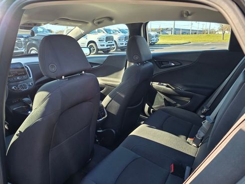 Used 2025 Chevrolet Malibu LT image 2