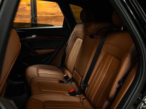 Used 2023 Audi Q5 2.0T Premium image 11