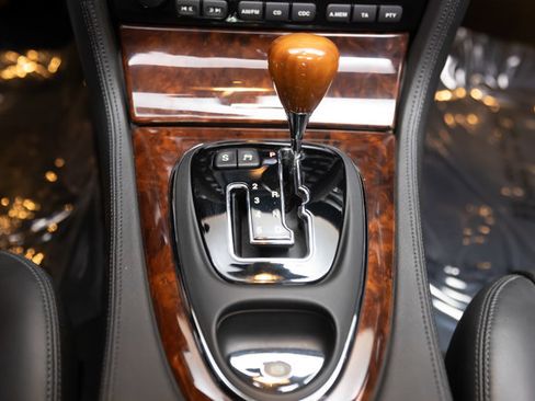 Used 2005 Jaguar XJ8 RWD image 92