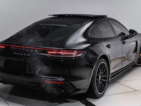 Used 2017 Porsche Panamera Turbo image 3