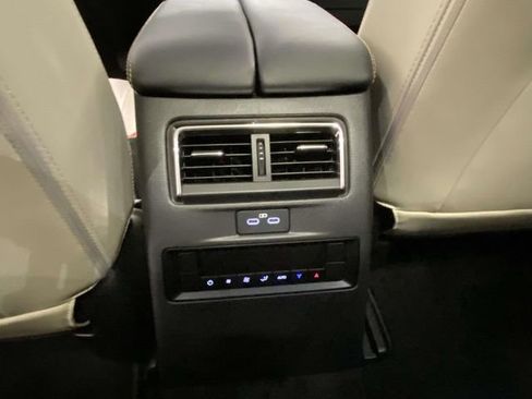 Used 2025 MAZDA CX-70 Plug-In Hybrid w/ Premium Pkg image 10