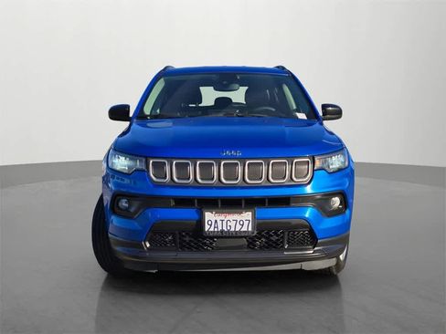Used 2022 Jeep Compass Latitude image 2