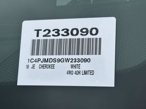 Used 2016 Jeep Cherokee Limited w/ Trailer Tow Group AWD/4WD image 14