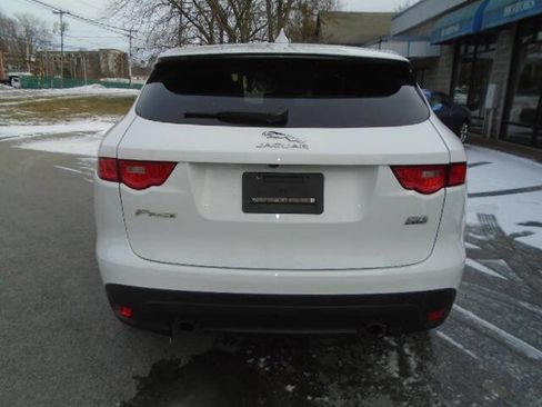 Used 2019 Jaguar F-PACE Premium image 5