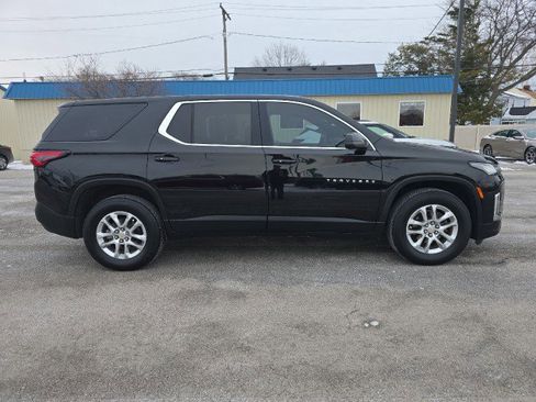 Used 2023 Chevrolet Traverse LS image 6