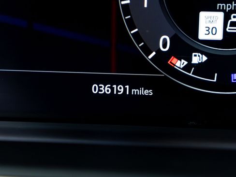 Used 2020 Land Rover Range Rover Long Wheelbase Autobiography image 10