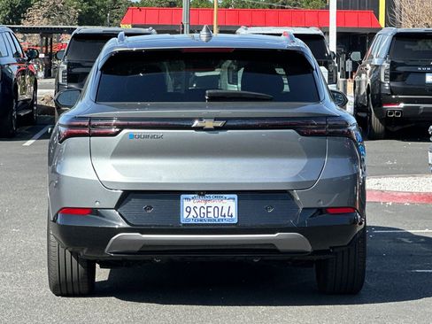 Used 2025 Chevrolet Equinox EV LT w/ Convenience Package image 6