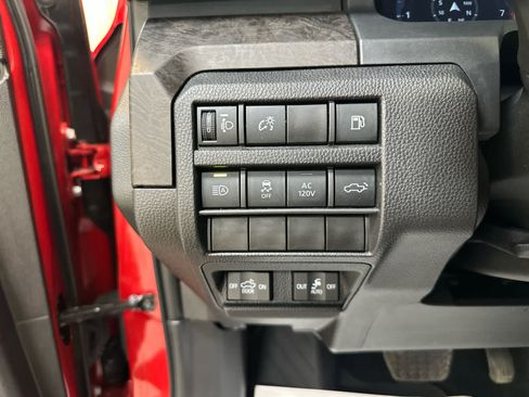 Used 2025 Toyota Tacoma Limited AWD/4WD image 19