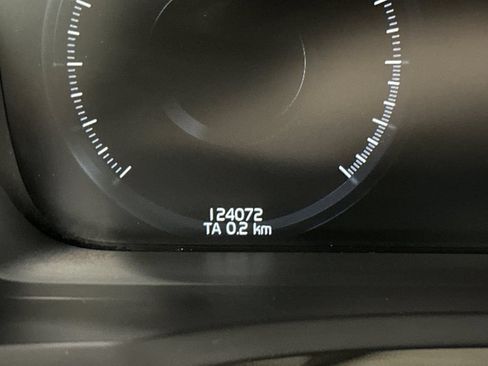 Used 2017 Volvo XC90 T6 Momentum w/ Vision Package AWD/4WD image 32