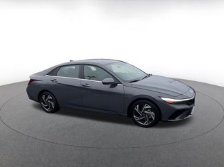 Used 2025 Hyundai Elantra Limited video 2
