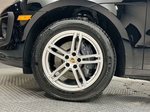 Used 2025 Porsche Macan image 5