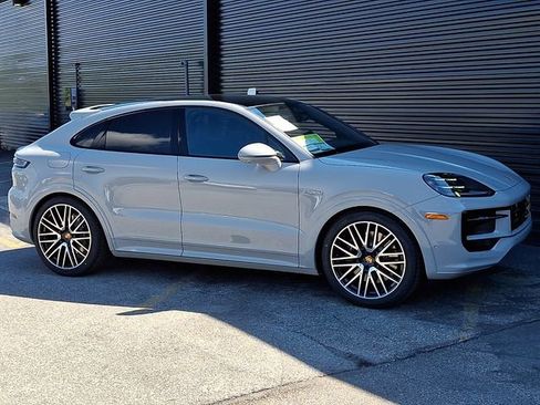 New 2026 Porsche Cayenne E-Hybrid Coupe AWD/4WD image 9