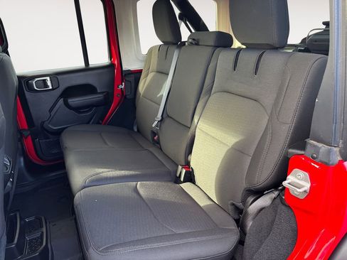 Used 2023 Jeep Wrangler Unlimited image 11