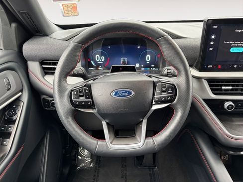 Used 2025 Ford Explorer ST-Line w/ ST-Line Street Pack image 15