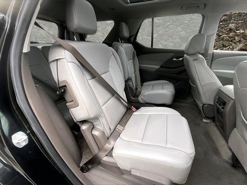 Used 2018 Chevrolet Traverse Premier image 25