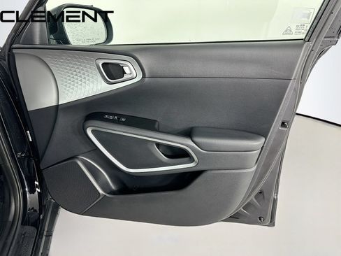 Used 2020 Kia Soul LX FWD image 34