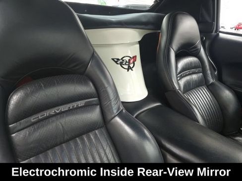 Used 2001 Chevrolet Corvette Convertible w/ Preferred Equipment Group2 RWD image 9