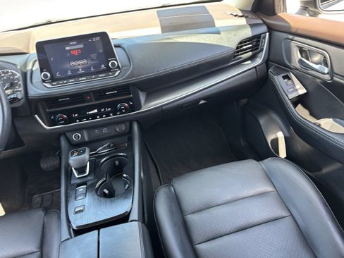 Certified 2023 Nissan Rogue SV w/ SV Premium B Package FWD image 17