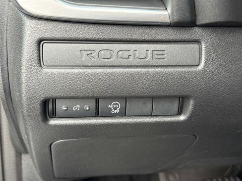 Used 2024 Nissan Rogue S image 18