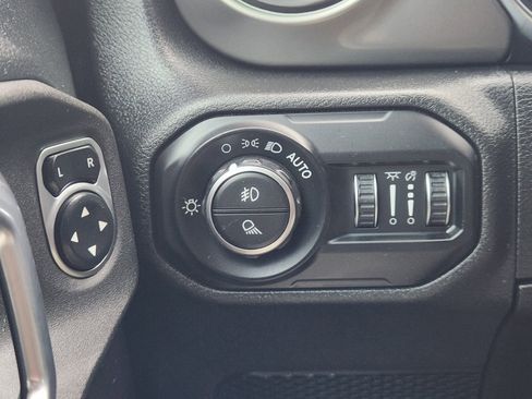 Used 2021 Jeep Gladiator Sport image 17