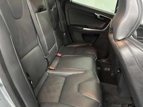 Used 2017 Volvo XC60 T6 R-Design w/ Climate Package image 34