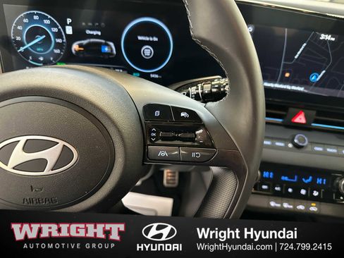 Certified 2025 Hyundai Elantra SEL image 21