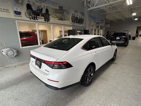 Used 2023 Honda Accord EX image 16