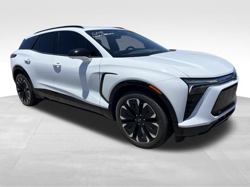Used 2024 Chevrolet Blazer EV RS RWD image 3