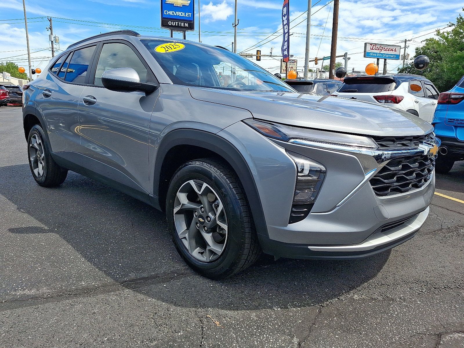 Used 2025 Chevrolet Trax LT FWD image 7
