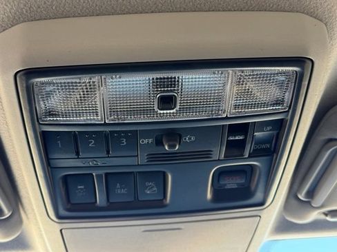 Used 2015 Toyota 4Runner Limited AWD/4WD image 33