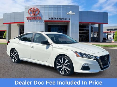 Used 2022 Nissan Altima 2.0 SR FWD image 1